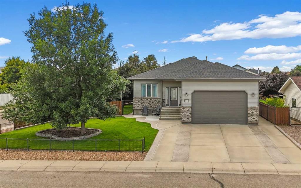 Picture of 2448 7 Avenue NE, Medicine Hat Real Estate Listing