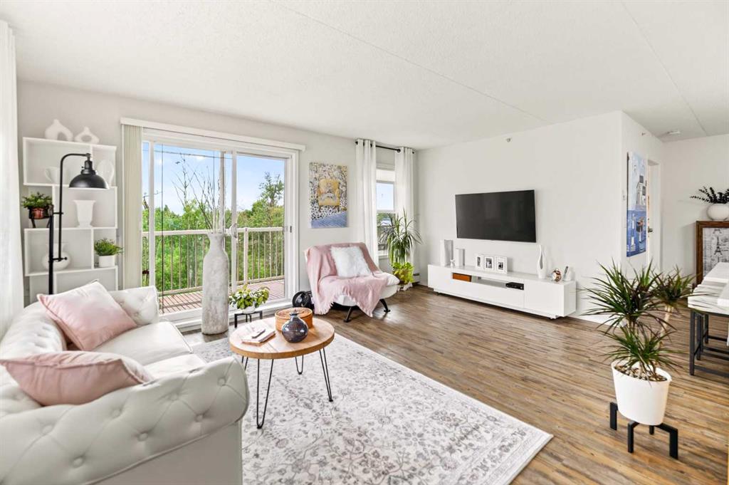 Picture of 308, 4500 45 Avenue , Innisfail Real Estate Listing