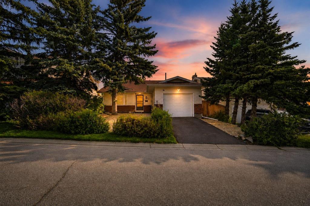 Picture of 36 Coach Manor Rise SW, Calgary Real Estate Listing