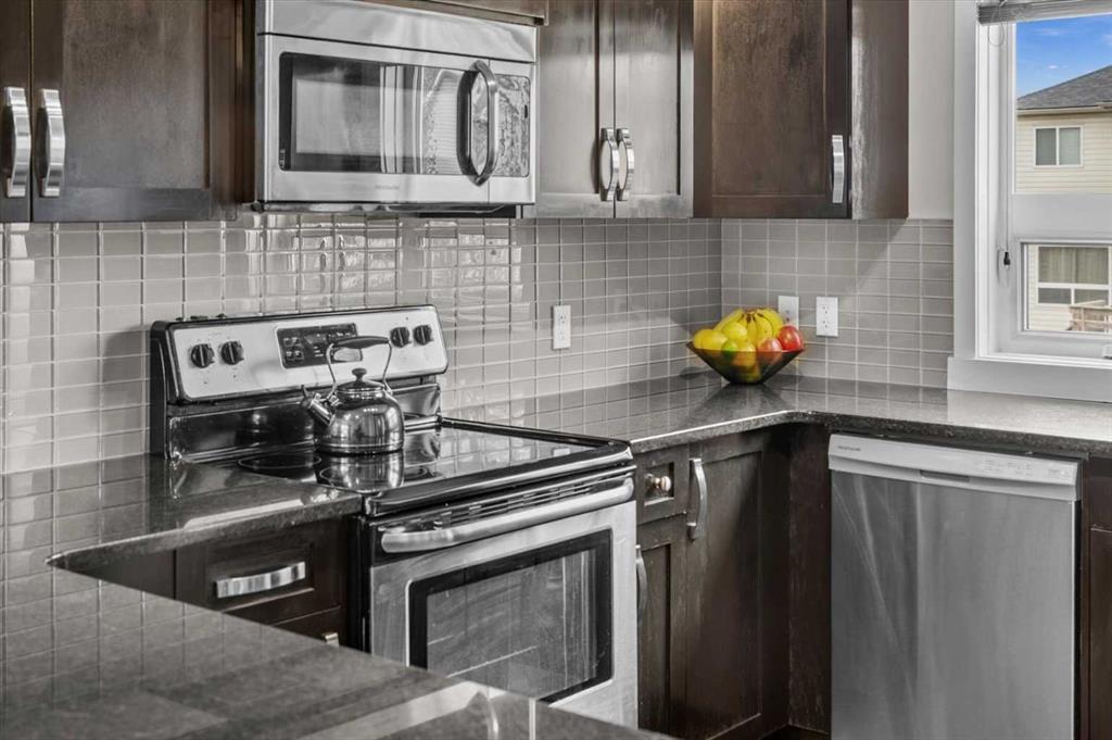 Picture of 438 Covecreek Circle NE, Calgary Real Estate Listing