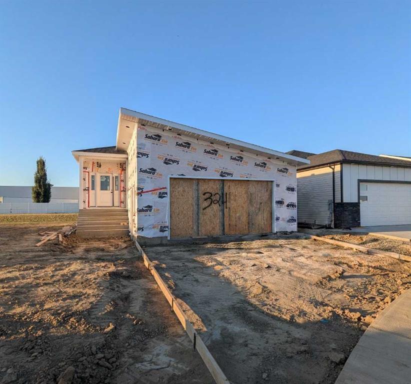 Picture of 324 Somerside Road SE, Medicine Hat Real Estate Listing