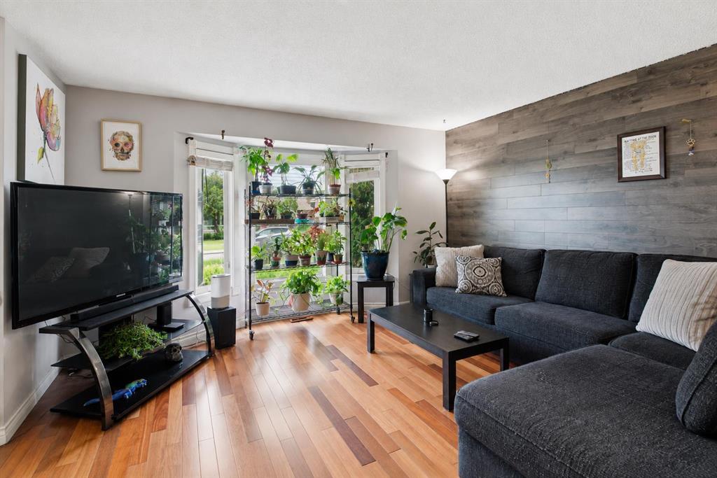 Picture of 4227 49 Street NE, Calgary Real Estate Listing