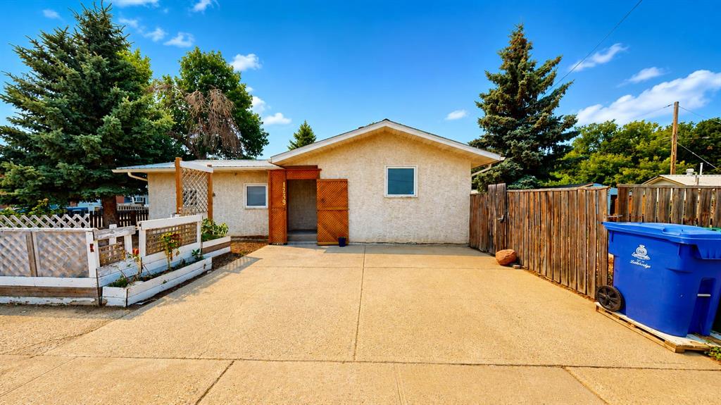 Picture of 1239 41 Avenue N, Lethbridge Real Estate Listing