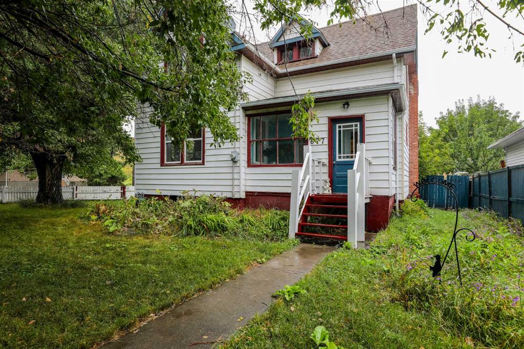 Picture of 677 Frederick Street  , Pincher Creek Real Estate Listing