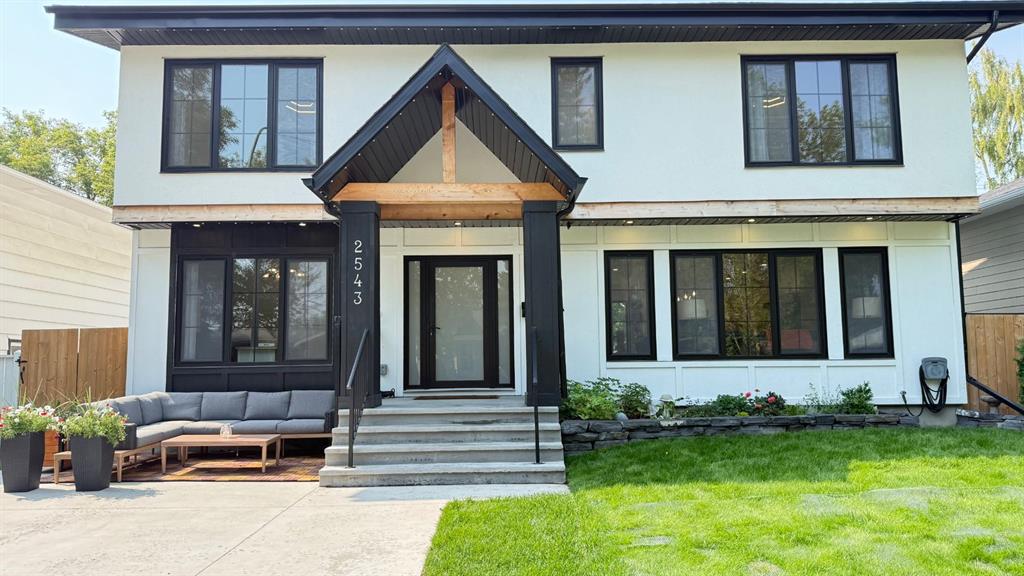 Picture of 2543 Chicoutimi Drive NW, Calgary Real Estate Listing