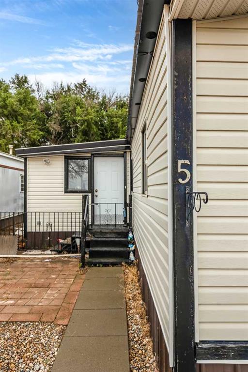 Picture of 5, 839 10 Avenue SW, Medicine Hat Real Estate Listing