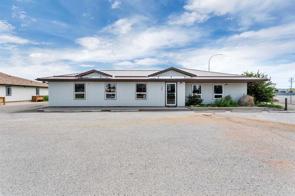 Picture of 709 Main Avenue W, Sundre Real Estate Listing