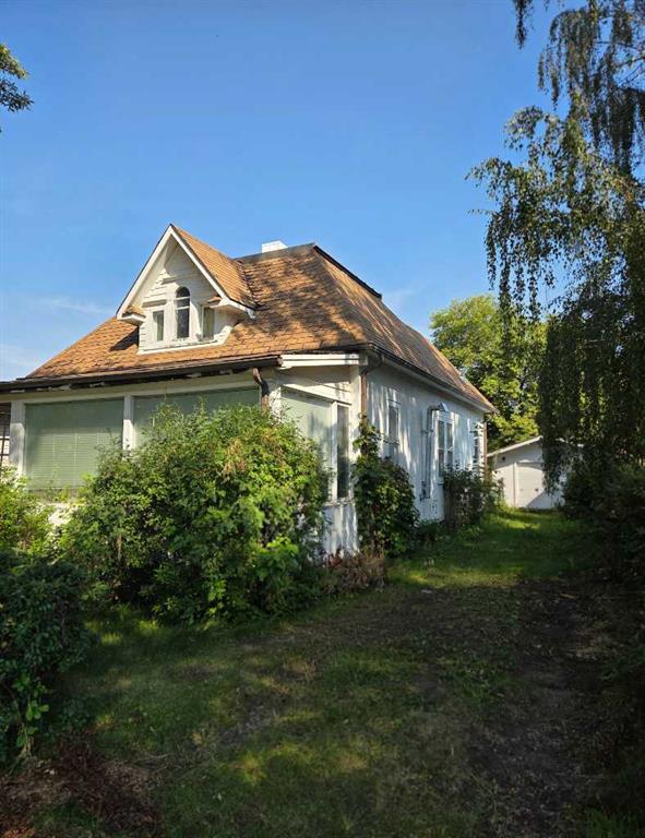 Picture of 2122 22 Avenue , Didsbury Real Estate Listing