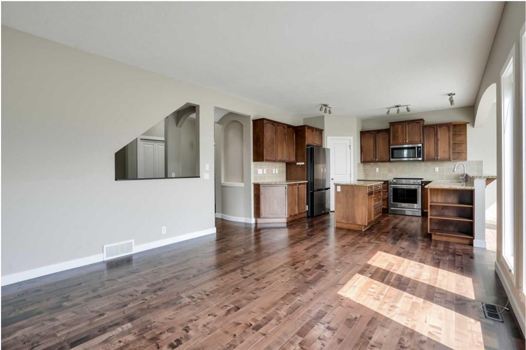 Picture of 92 Everglen Close SW, Calgary Real Estate Listing