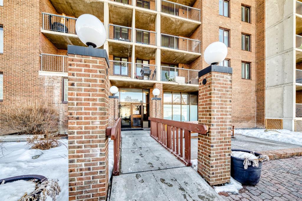 Picture of 112, 4944 Dalton Drive NW, Calgary Real Estate Listing