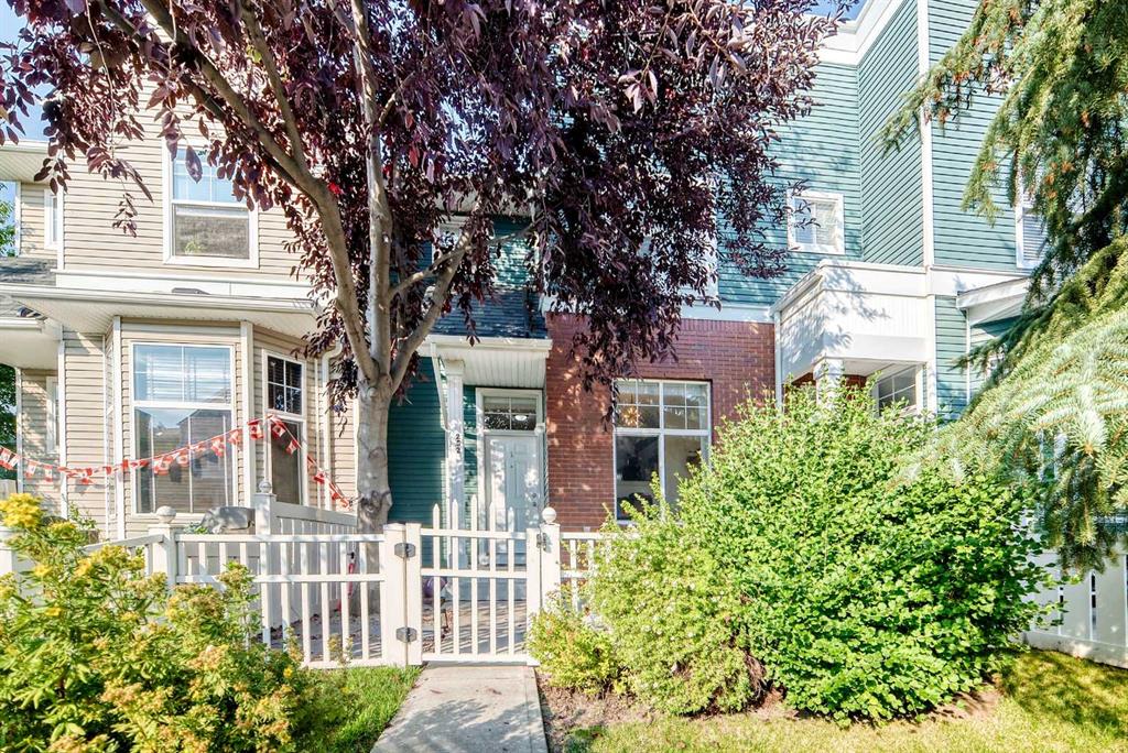 Picture of 252 McKenzie Towne Link SE, Calgary Real Estate Listing