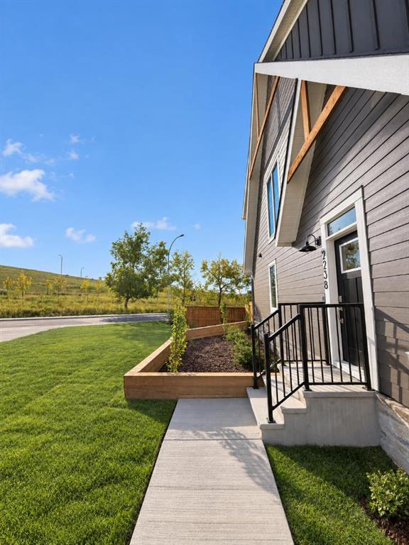 Picture of 2238 44 Street NW, Calgary Real Estate Listing