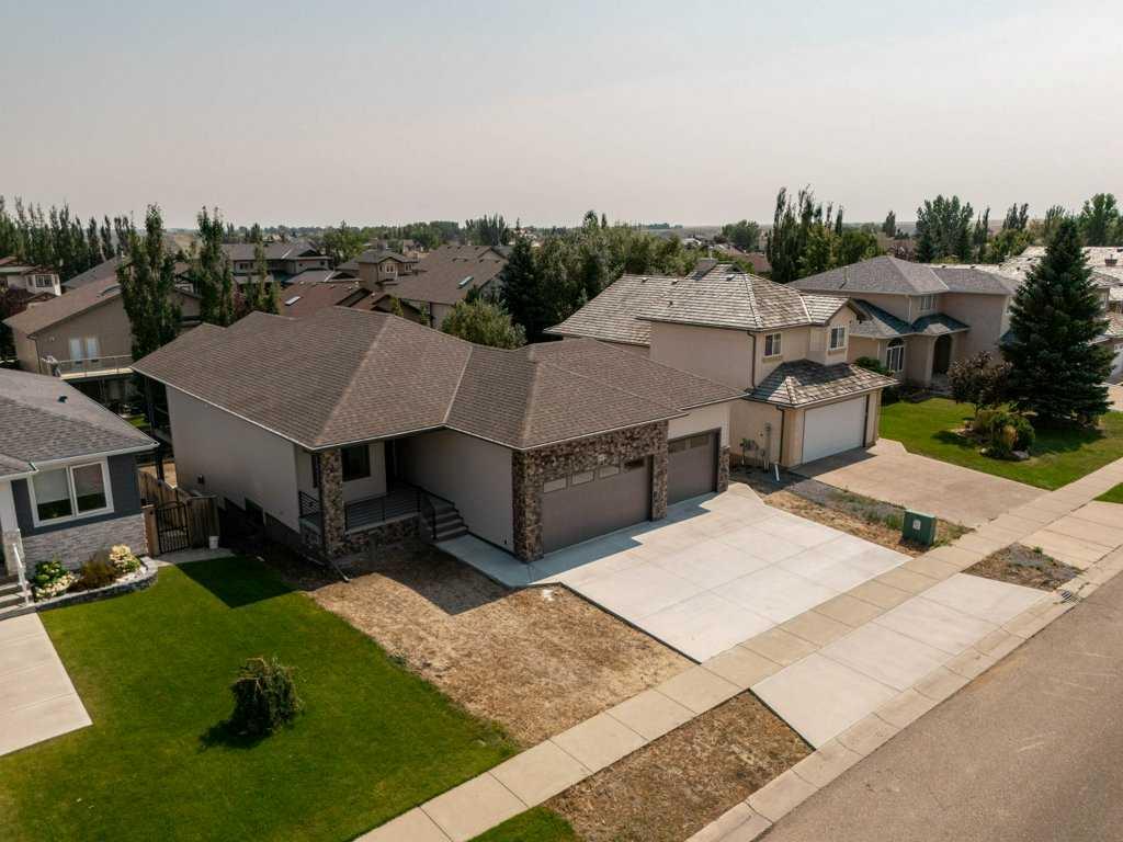 Picture of 1027 Canyon Boulevard W, Lethbridge Real Estate Listing