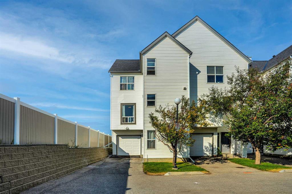Picture of 28, 200 Hidden Hills Terrace NW, Calgary Real Estate Listing
