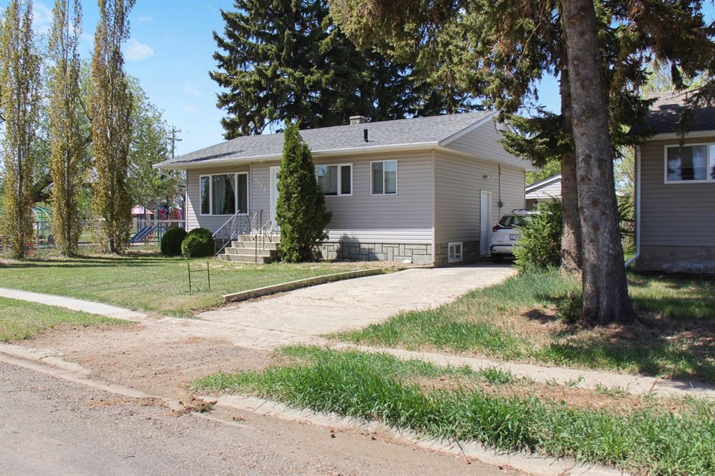 Picture of 5110 51 Street , Daysland Real Estate Listing
