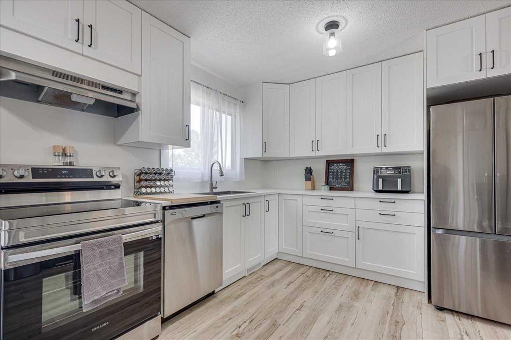 Picture of 22 Greenham Drive , Red Deer Real Estate Listing
