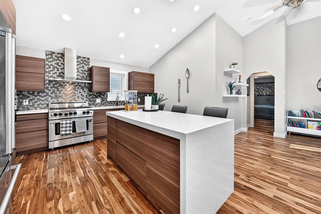 Picture of 13 Cresthaven Way SW, Calgary Real Estate Listing