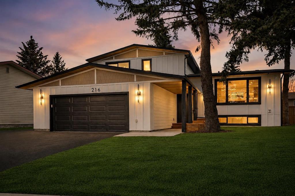 Picture of 216 Oakridge Place SW, Calgary Real Estate Listing
