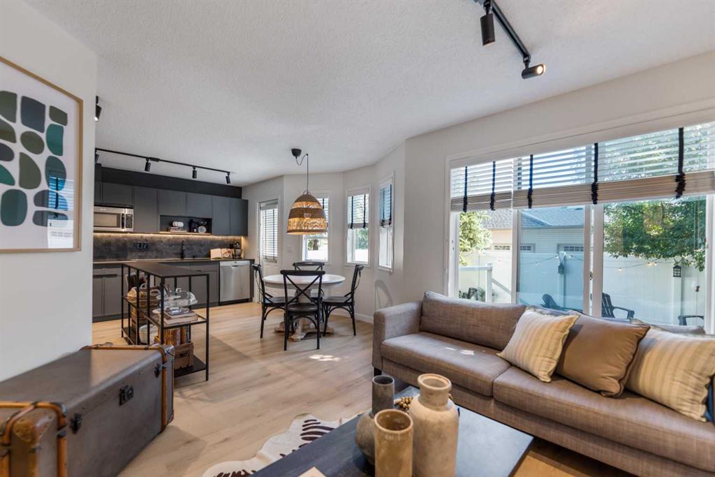 Picture of 19 Everridge Villas SW, Calgary Real Estate Listing