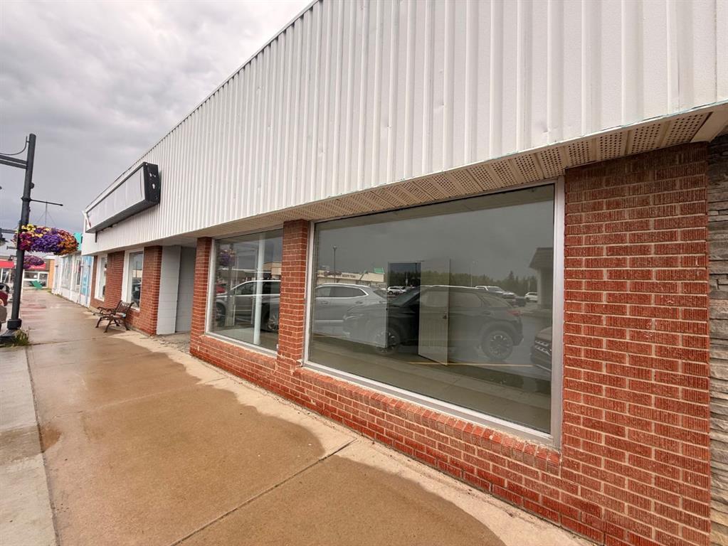 Picture of 8 Commercial Court , Fox Creek Real Estate Listing