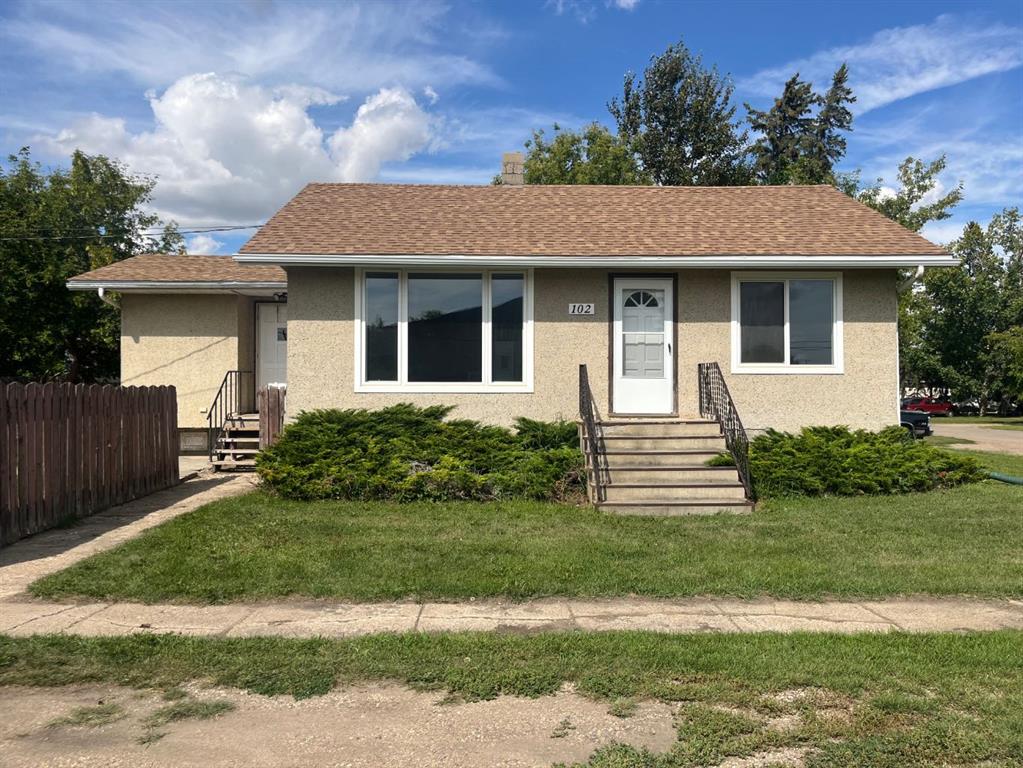 Picture of 102 3 Street E, Lashburn Real Estate Listing