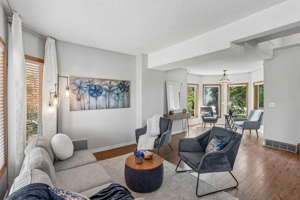 Picture of 728 Shawnee Drive SW, Calgary Real Estate Listing
