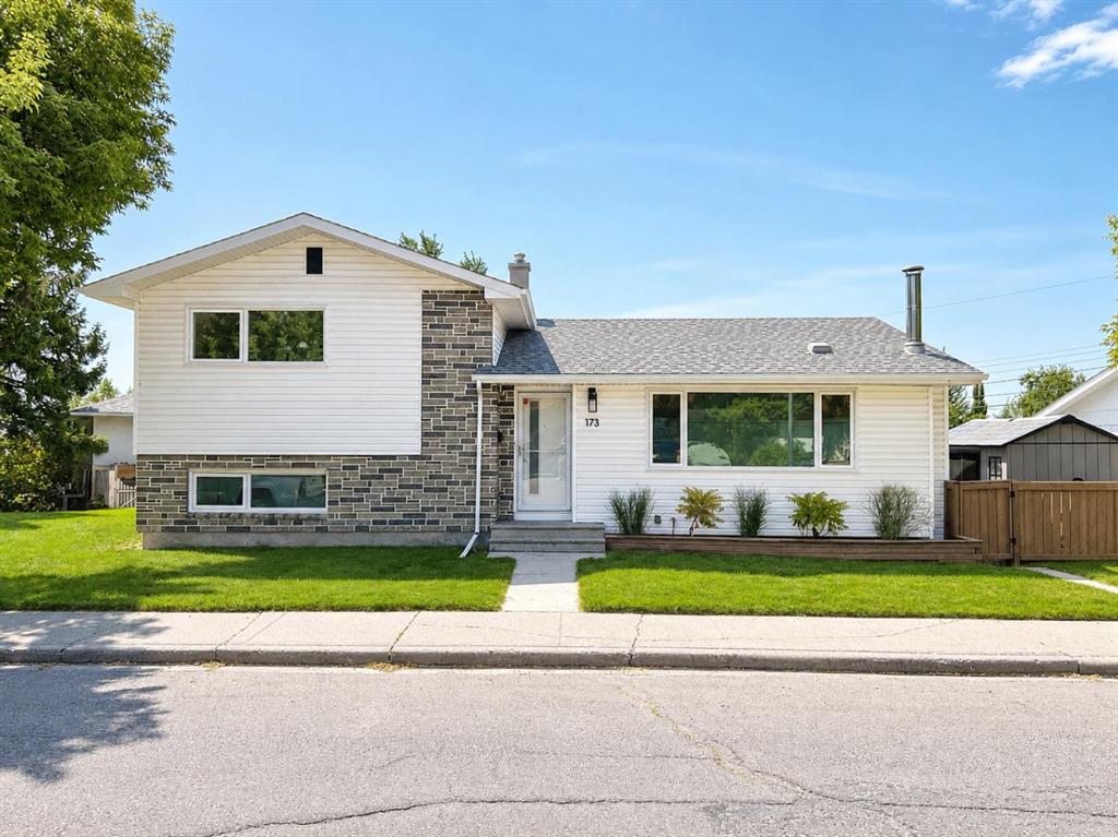 Picture of 173 Cornwallis Drive NW, Calgary Real Estate Listing