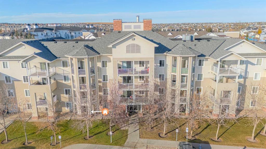 Picture of 105, 17 Country Village Bay NE, Calgary Real Estate Listing