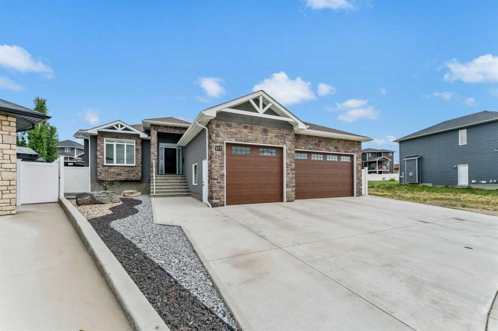 Picture of 215 Hamptons Crescent SE, Medicine Hat Real Estate Listing