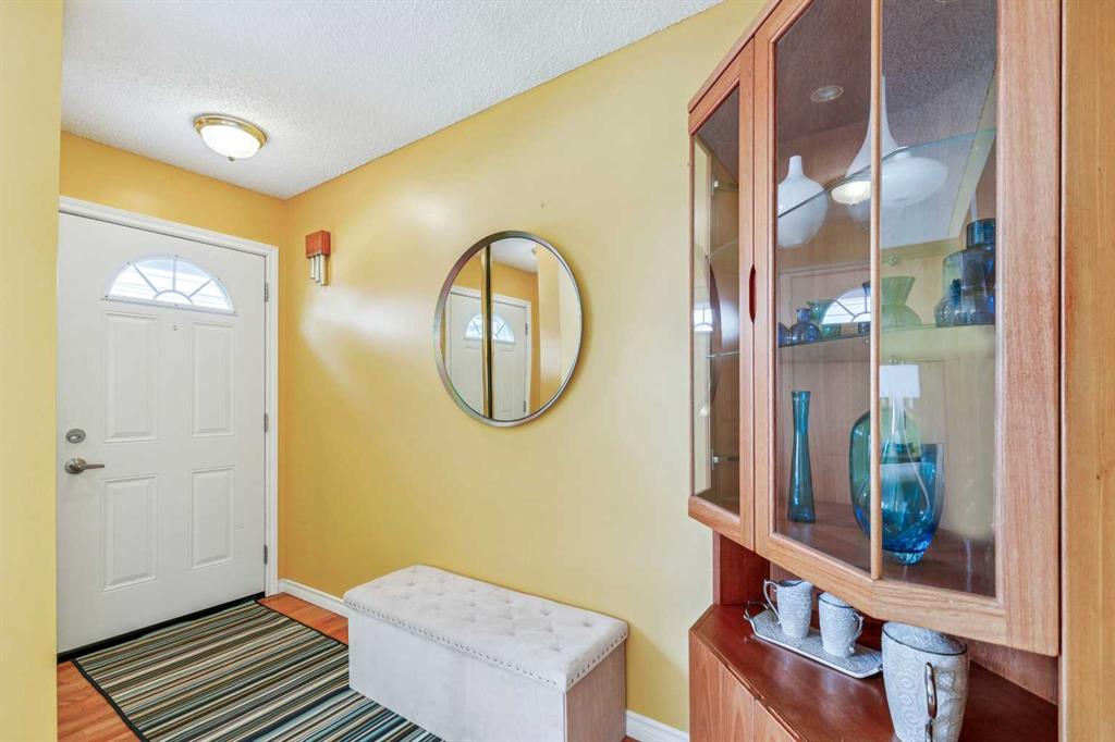 Picture of 41, 999 Canyon Meadows Drive SW, Calgary Real Estate Listing