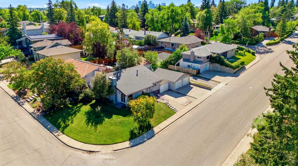 Picture of 2445 Cherokee Drive NW, Calgary Real Estate Listing