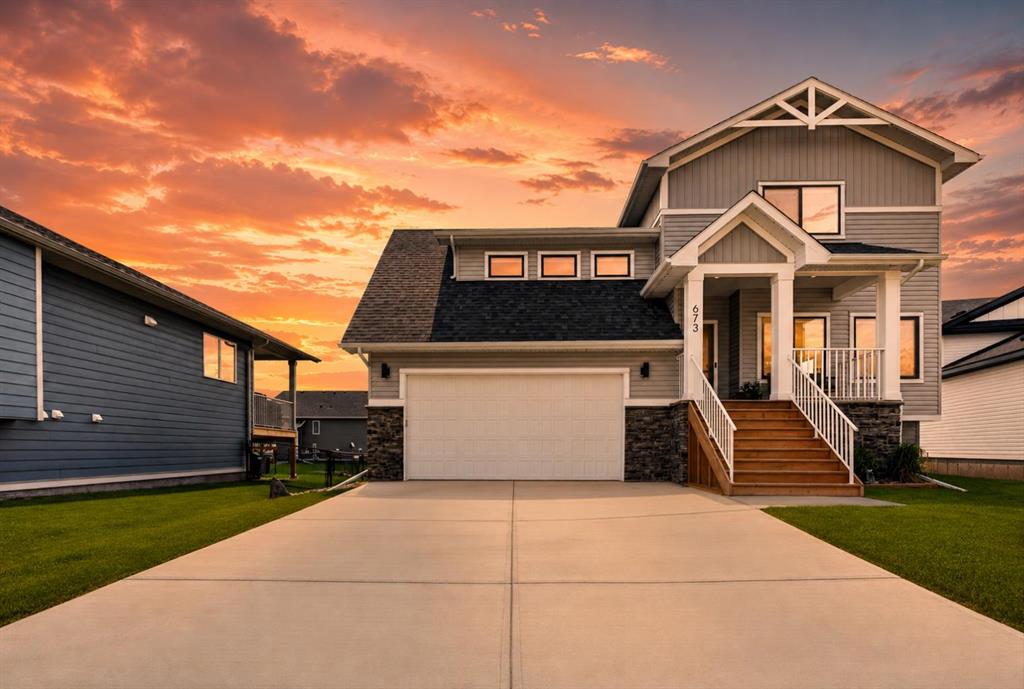 Picture of 673 Anderson Close NW, Diamond Valley Real Estate Listing
