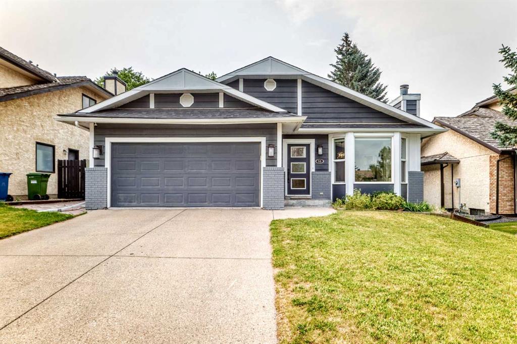 Picture of 51 Strathaven Circle SW, Calgary Real Estate Listing