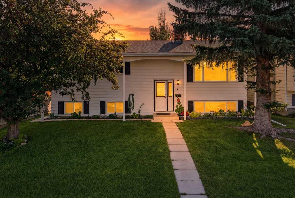 Picture of 7 Halman Crescent , Red Deer Real Estate Listing
