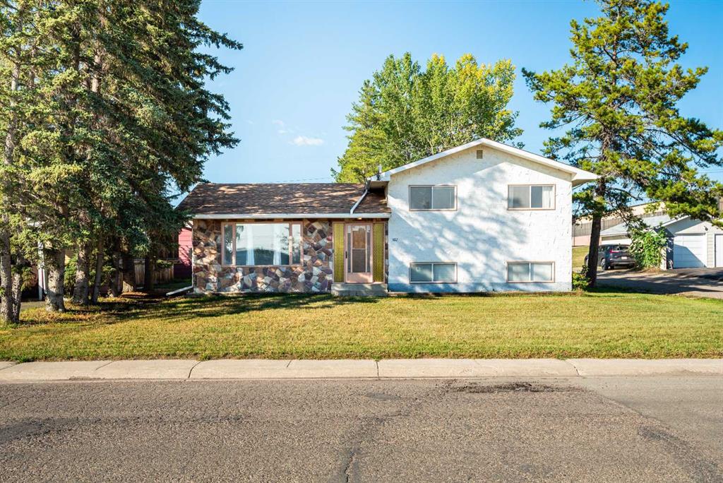 Picture of 602 Royal Drive , Trochu Real Estate Listing