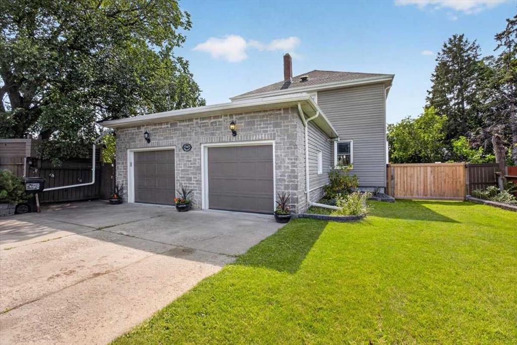 Picture of 17107 80 Avenue NW, Edmonton Real Estate Listing