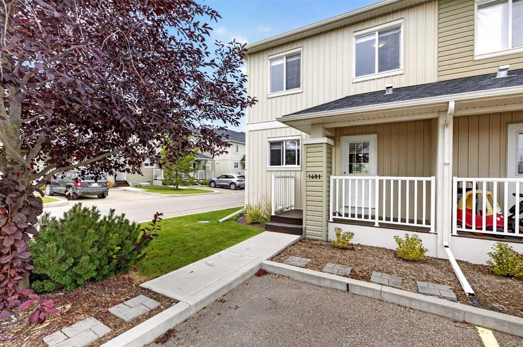 Picture of 1401 Clover Link , Carstairs Real Estate Listing