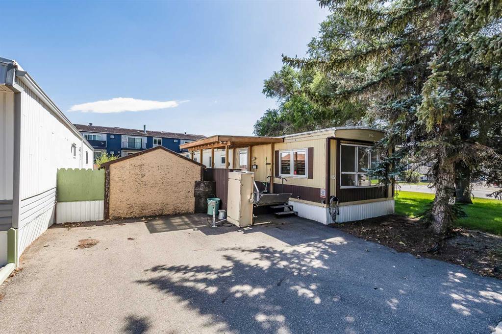 Picture of 45, 612 20 Street NE, Medicine Hat Real Estate Listing