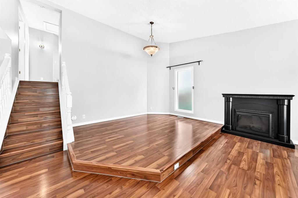 Picture of 8 Hawkfield Crescent NW, Calgary Real Estate Listing