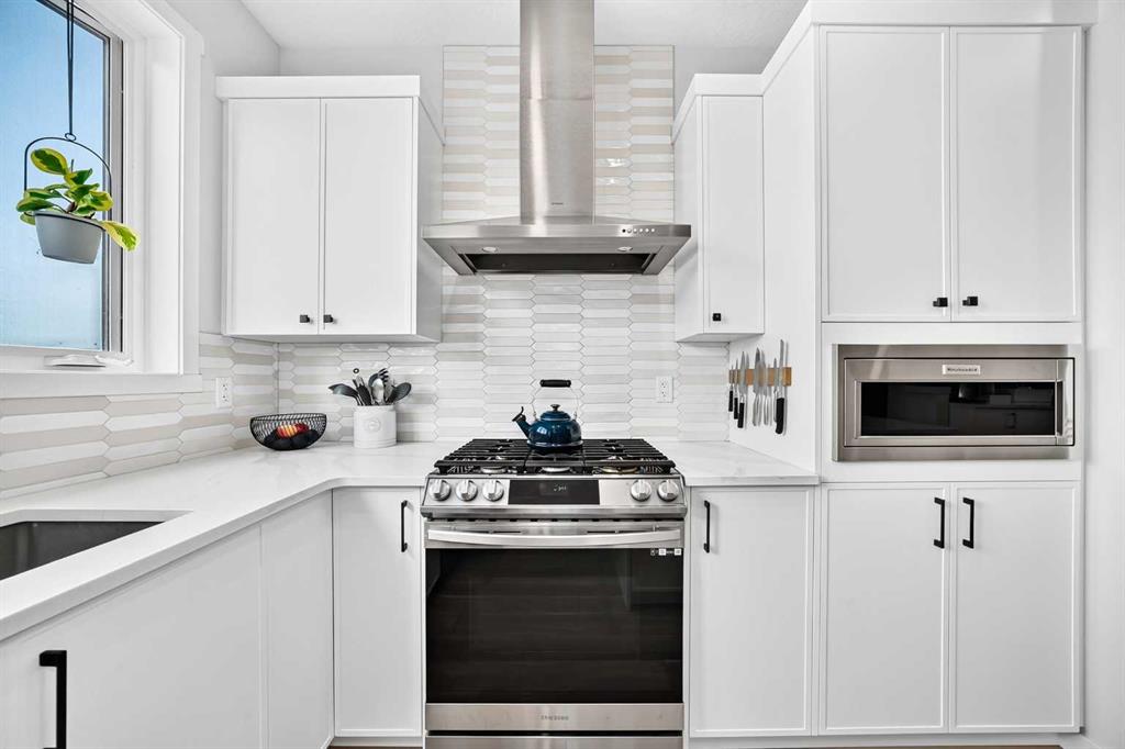 Picture of 1968 Rangeview Drive SE, Calgary Real Estate Listing
