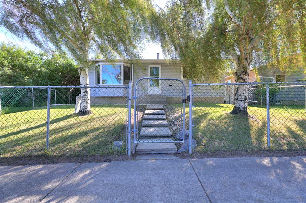 Picture of 108 Pinecliff Way NE, Calgary Real Estate Listing