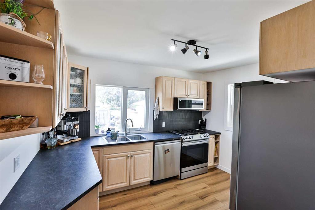 Picture of 1009 6 Avenue N, Lethbridge Real Estate Listing