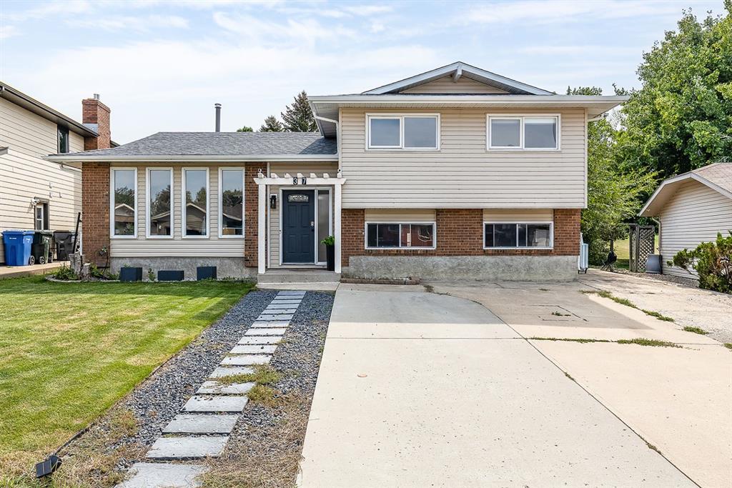 Picture of 37 Sunflower Court SE, Medicine Hat Real Estate Listing