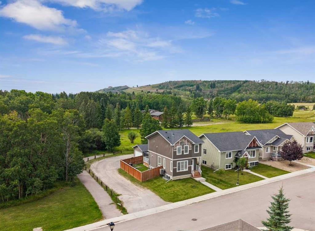 Picture of 401 Edward Avenue NW, Diamond Valley Real Estate Listing