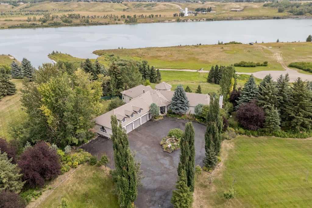 Picture of 142 Emerald Bay Drive , Rural Rocky View County Real Estate Listing