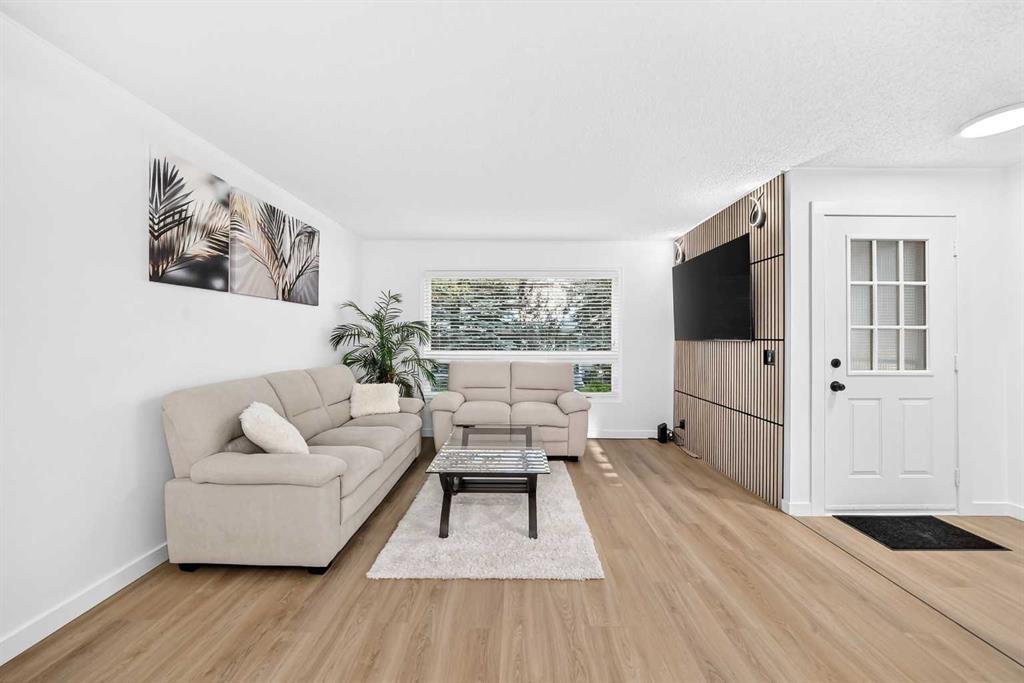 Picture of 135 Woodsman Lane SW, Calgary Real Estate Listing