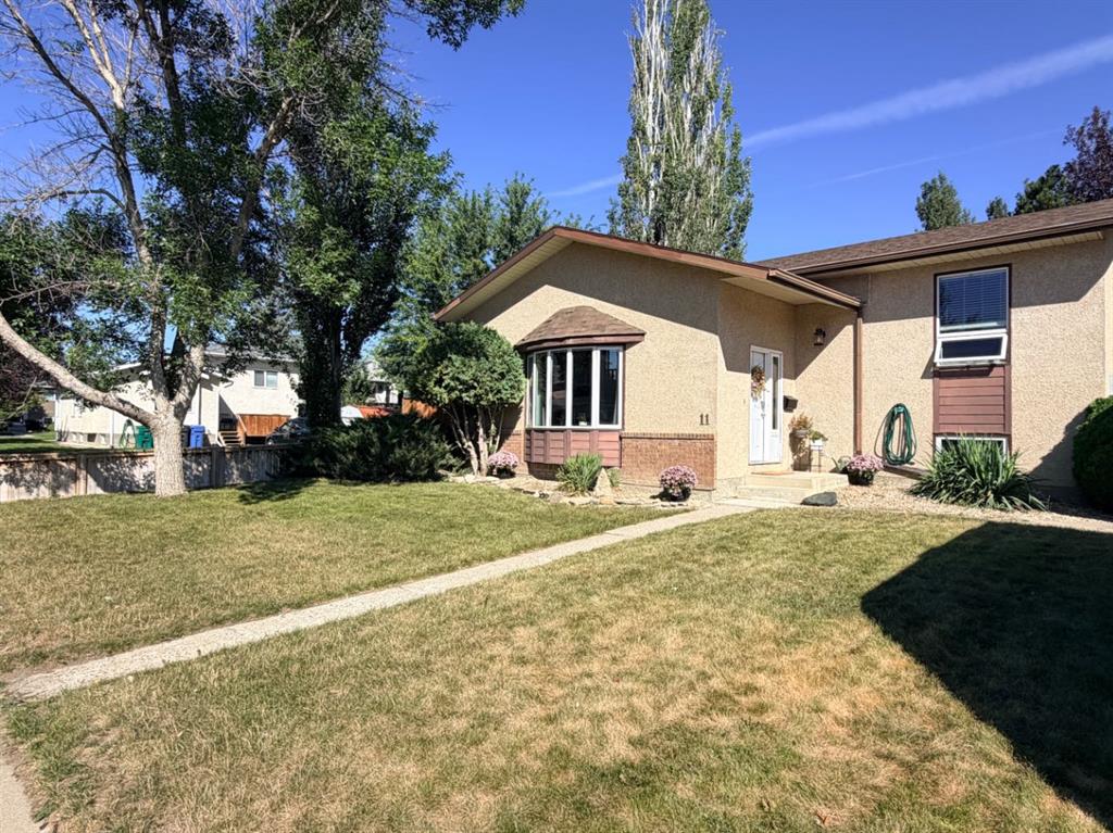 Picture of 11 Lakhota Crescent W, Lethbridge Real Estate Listing