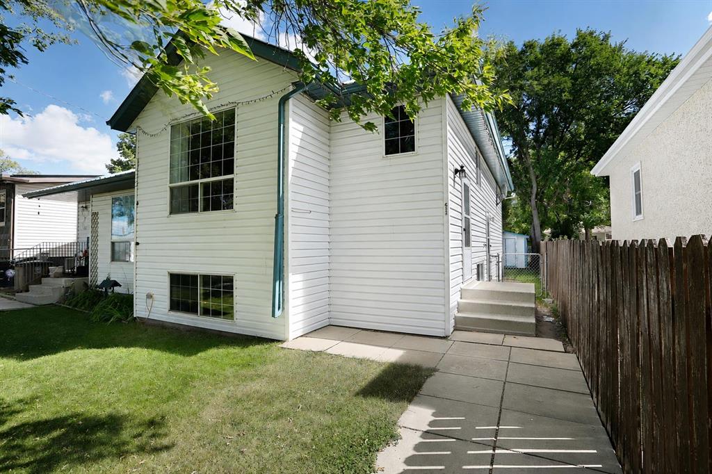 Picture of 632 1 Street W, Brooks Real Estate Listing
