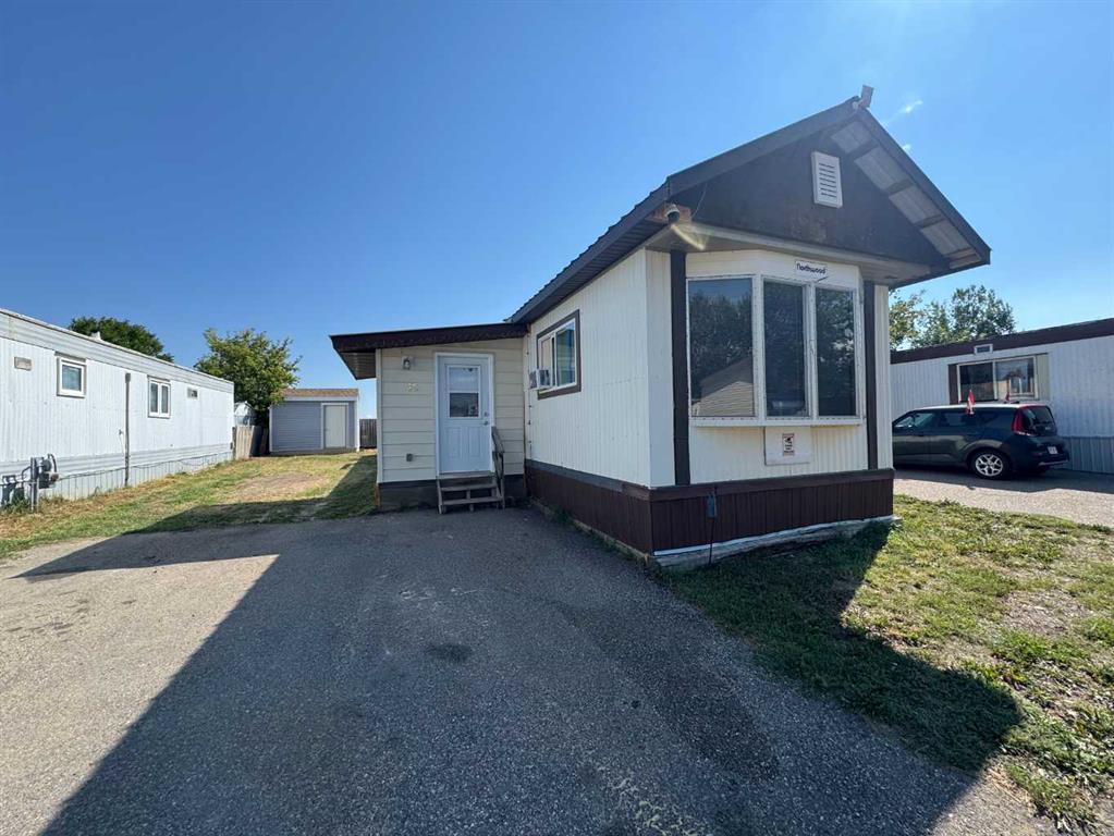 Picture of 15, 2715 westside Drive W, Lethbridge Real Estate Listing