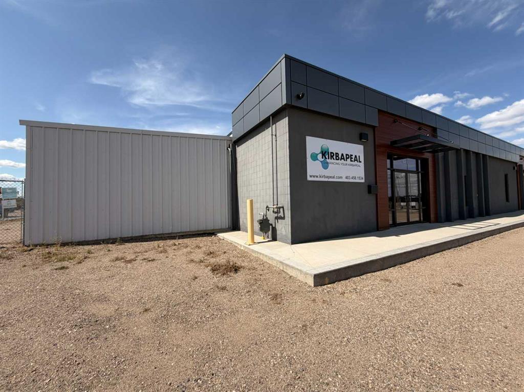 Picture of 2, 1702 10 Avenue SW, Medicine Hat Real Estate Listing